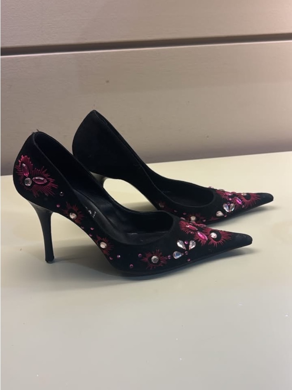 Made in Italy vintage Y2K Black Embroidered Pointed-Toe Pumps with Pink Accents